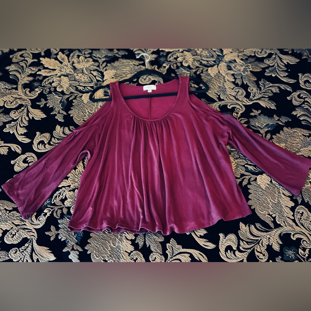 Burgundy Wine Color Sexy Cozy Cold Shoulder Top With Scoop Neck